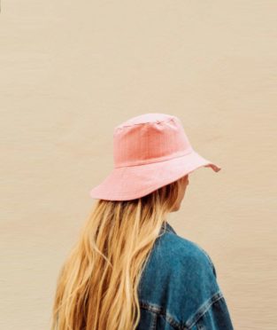 sombrero-tela-mallorquina-rosa