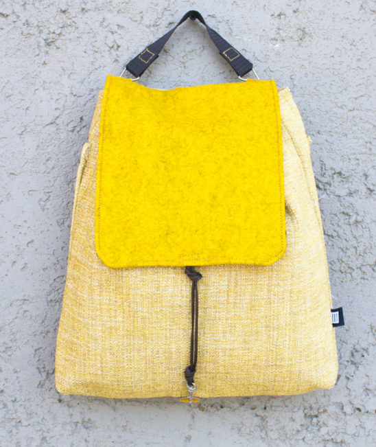 mochila-comoda-practica-amarilla
