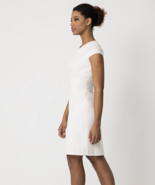 vestido blanco minimalista moda sostenible