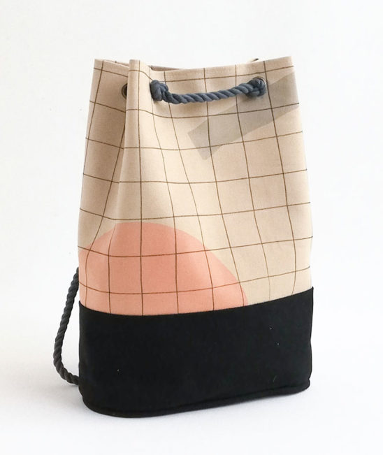 mochila hecha a mano de forma ética y sostenible