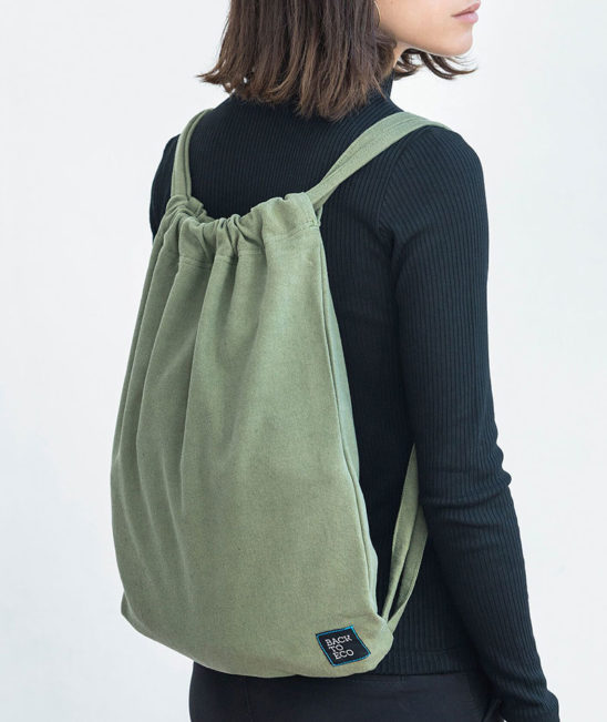 mochila verde reciclada