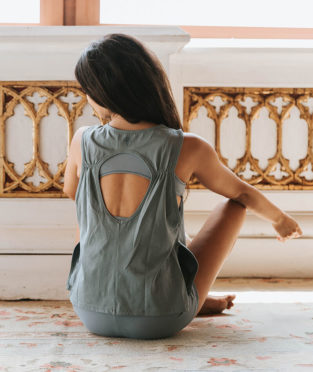 camiseta yoga ecológica para mujer