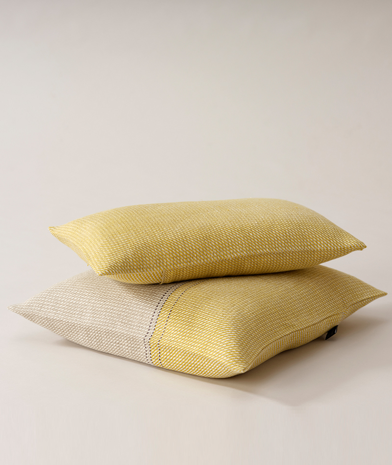 Teixidors 100% linen cushion D'abord light grey mustard
