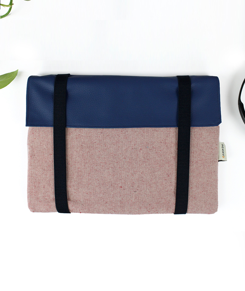 Vegan laptop sleeve red and blue with blue straps made in europe