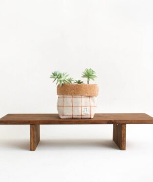 cesta -macetera decorativa hecha a mano en barcelona a cuadros de algodón