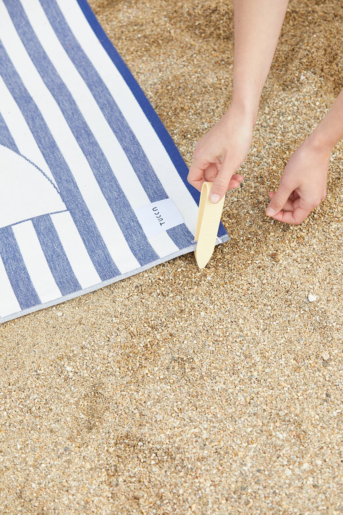 Tucca es la marca de toallas de playa española que ni se vuelan ni