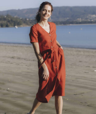vestido de lino rojo orgánico hecho en Galicia