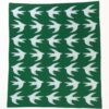 manta de bebé de lana merino con estampado de golondrinas en verde