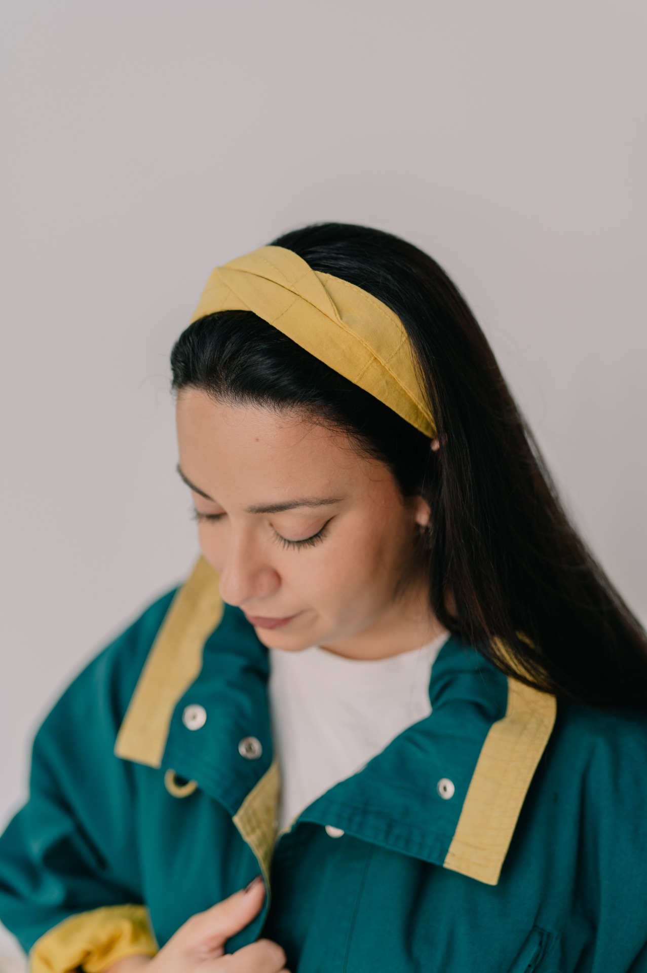 Diadema hecha a mano en Barcelona Mostaza